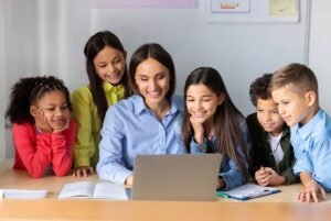 Intensive vs Extensive Vocabulary Learning: Finding the Right Balance for English Mastery